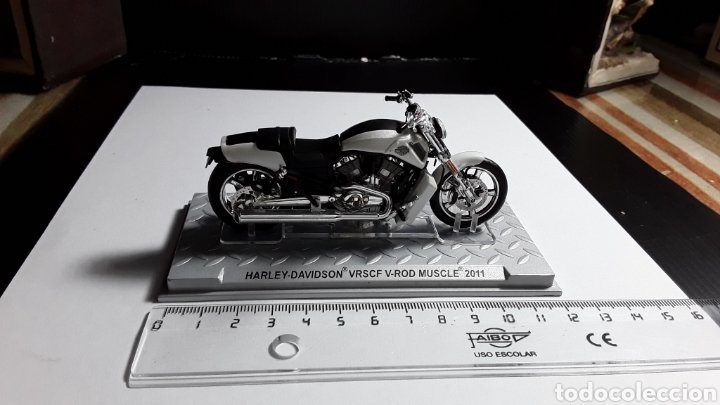 1/24 Harley-Davidson VRSCF V-ROD MUSCLE 2011 Modèle de la moto 